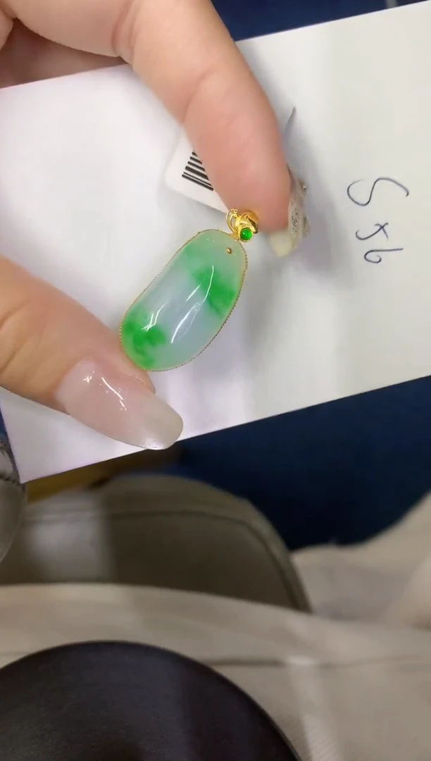 翡翠18K金镶嵌颈饰缅甸天然翡翠A货