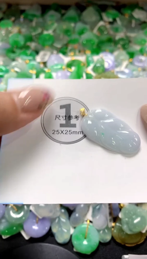 翡翠18K金镶嵌颈饰1111111111111111