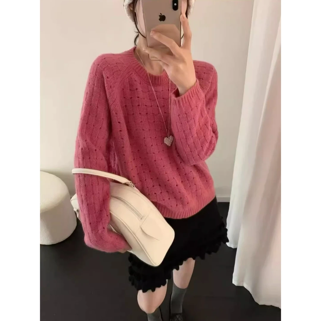 烟雾粉镂空方格」超显白！新款圆领镂空编织纯色羊毛针织衫女毛衣