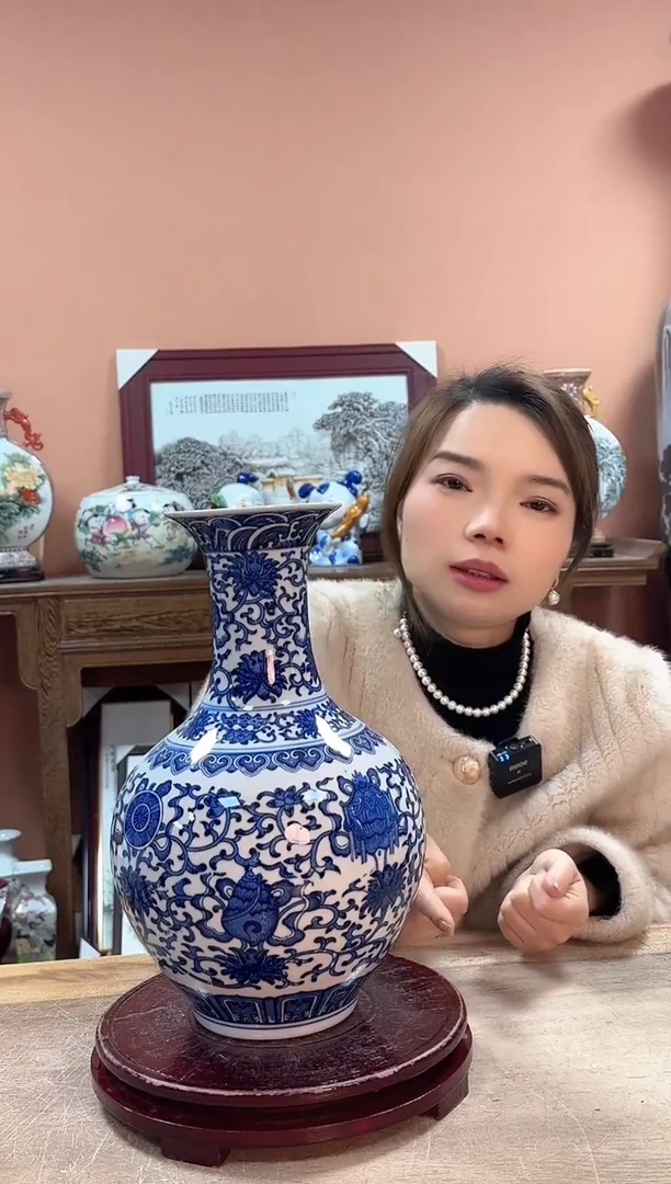 陶瓷八宝纹青花花瓶7777