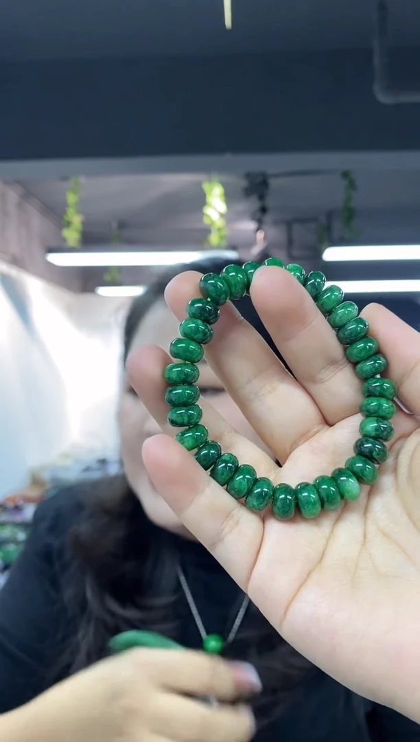 未镶嵌手串翡翠多样性发其一颜色微差