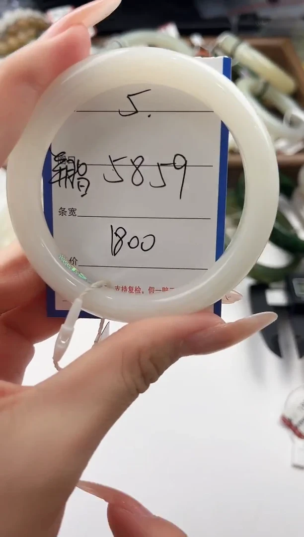 未镶嵌手镯和田玉5颜色微差无瑕疵