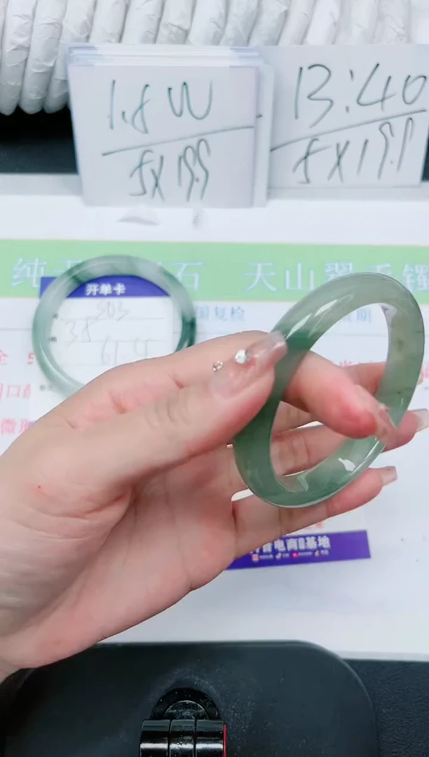 【闪购商品】石英质玉手镯未镶嵌304