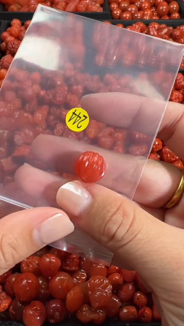 颈饰未镶嵌南红玛瑙1