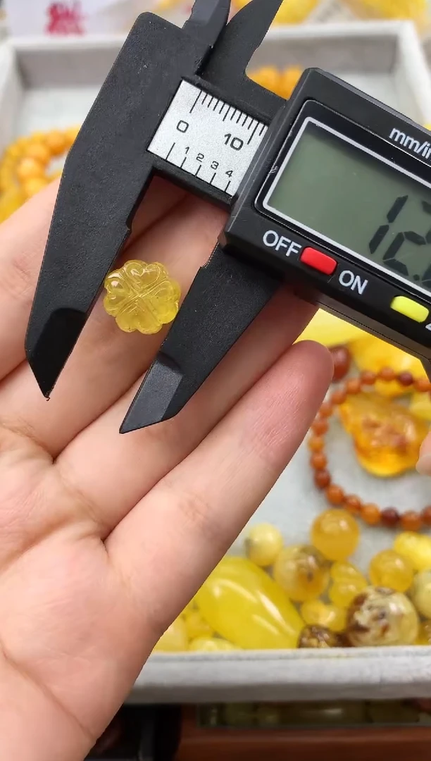 未镶嵌琥珀珠宝奇石148