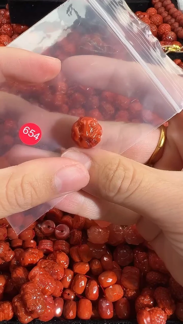 颈饰未镶嵌南红玛瑙1