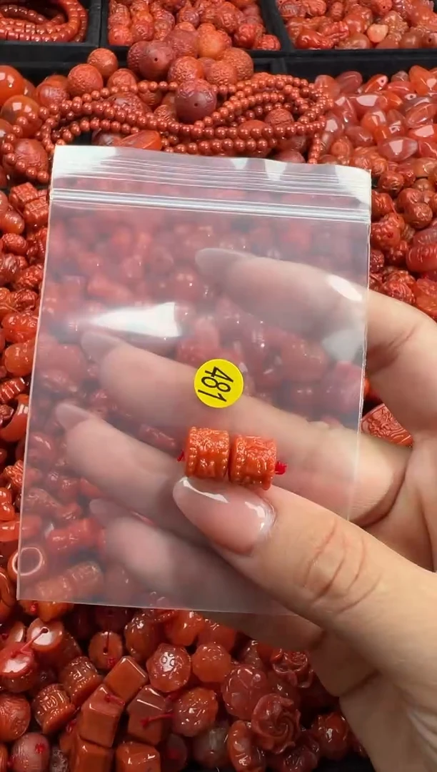 南红玛瑙未镶嵌颈饰1
