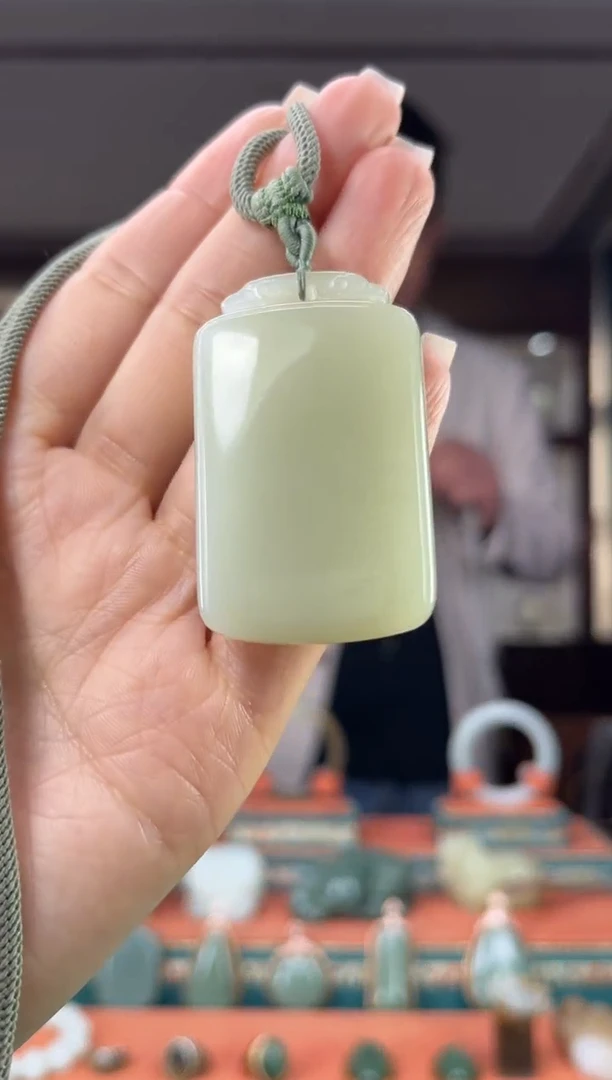 颈饰未镶嵌和田玉佩佩 包容