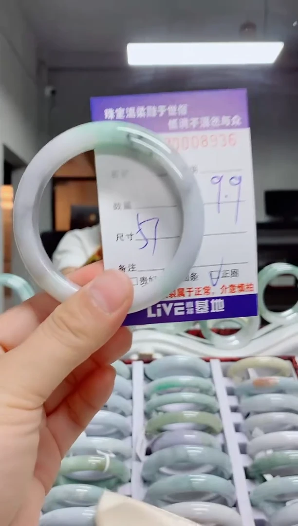 翡翠手镯未镶嵌C**p天然翡翠A货