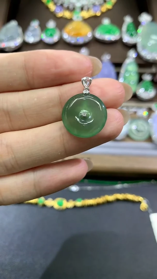 吊坠(不含链)18K金镶嵌翡翠1
