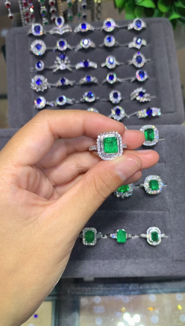 18K金镶嵌戒指祖母绿2.15ct 沃顿绿