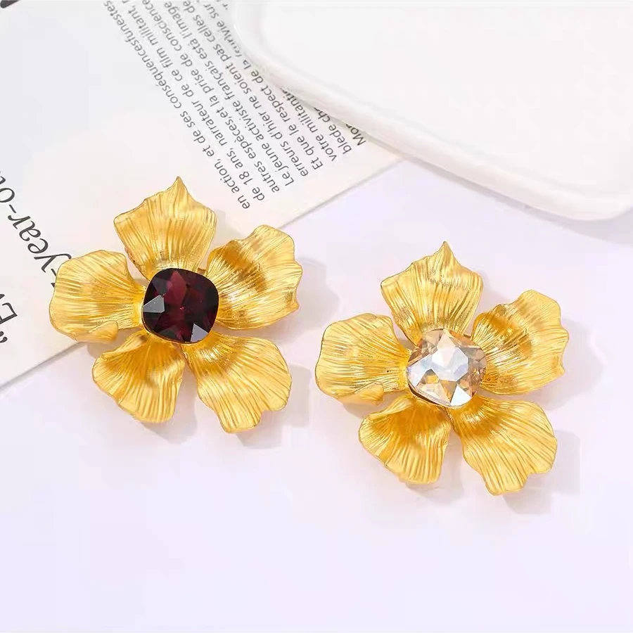 锌合金胸针 新款百搭金色花卉胸针饰品轻奢多时尚玫瑰花别针配饰