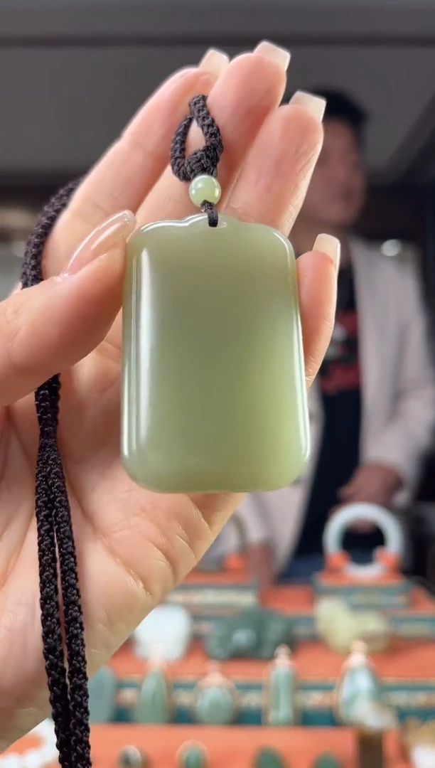 颈饰未镶嵌和田玉佩佩