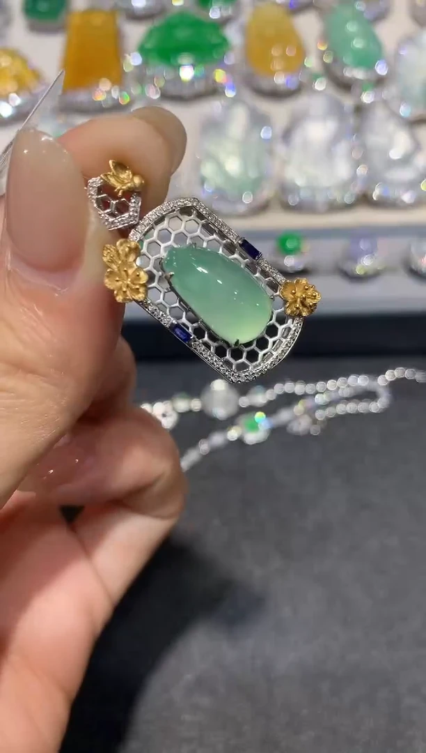 【闪购商品】翡翠吊坠(不含链)18K金镶嵌q246