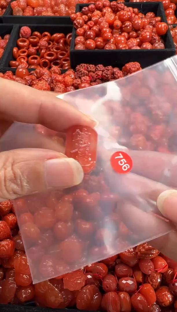 颈饰未镶嵌南红玛瑙1