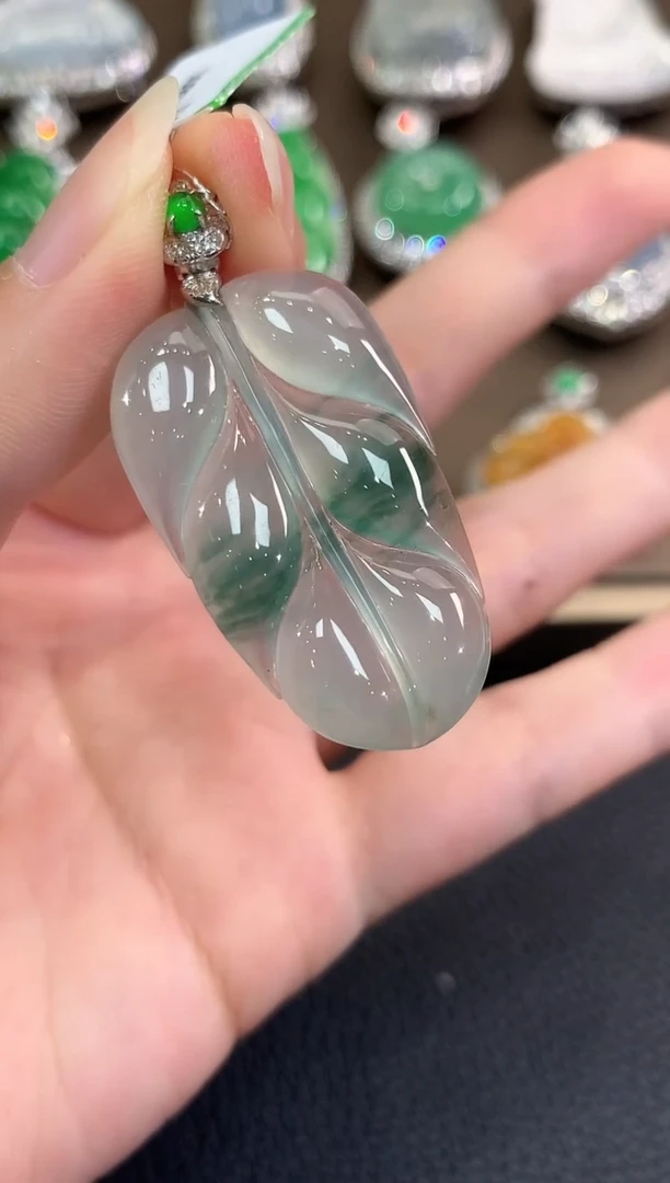 翡翠18K金镶嵌吊坠(不含链)春日珠宝 B42