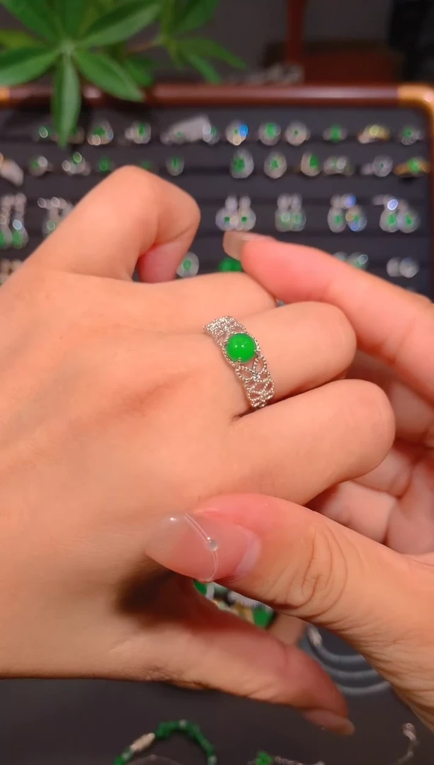 翡翠戒指银S925镶嵌多样性