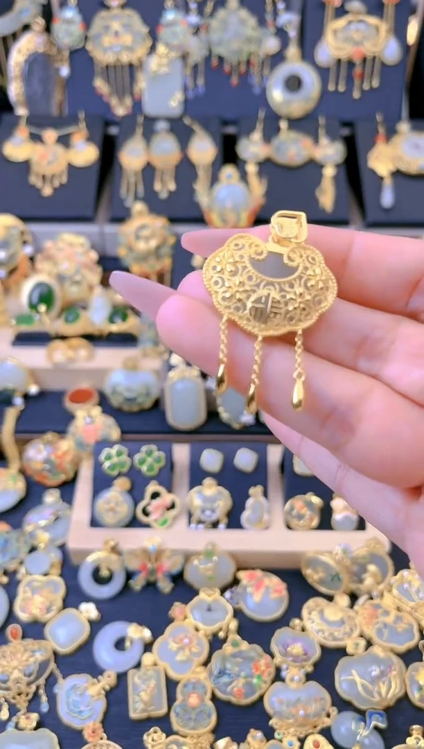 【闪购商品】和田玉吊坠银S925镀金镶嵌花丝镂空如意流苏吊坠