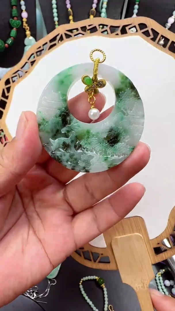 颈饰未镶嵌翡翠吊坠
