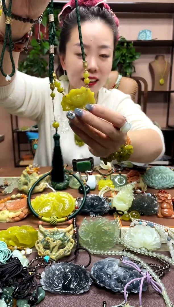 未镶嵌岫玉吊坠`2