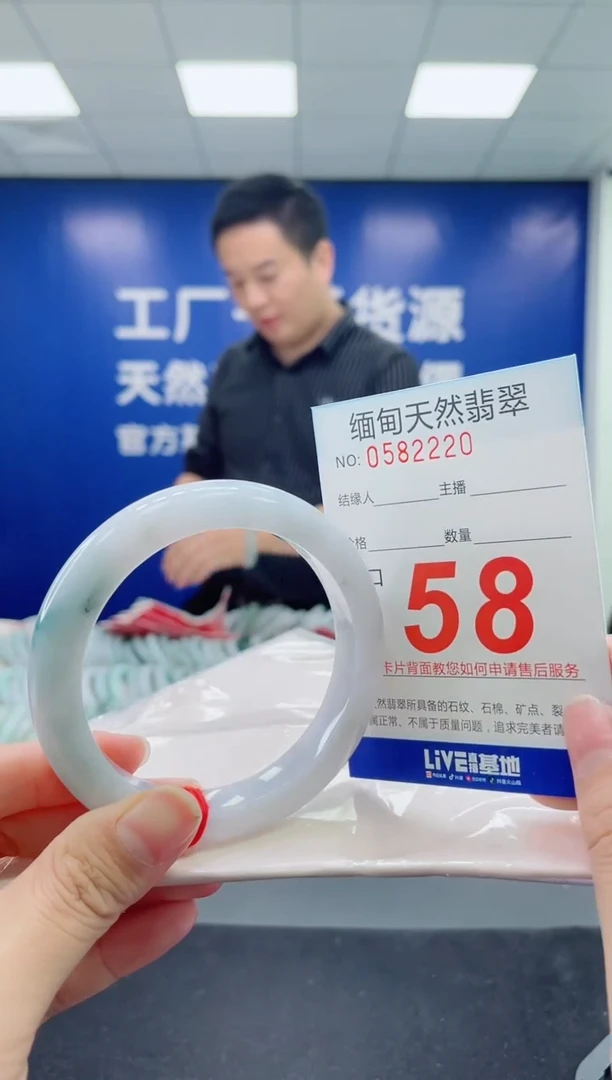 未镶嵌手镯翡翠天然翡翠手镯