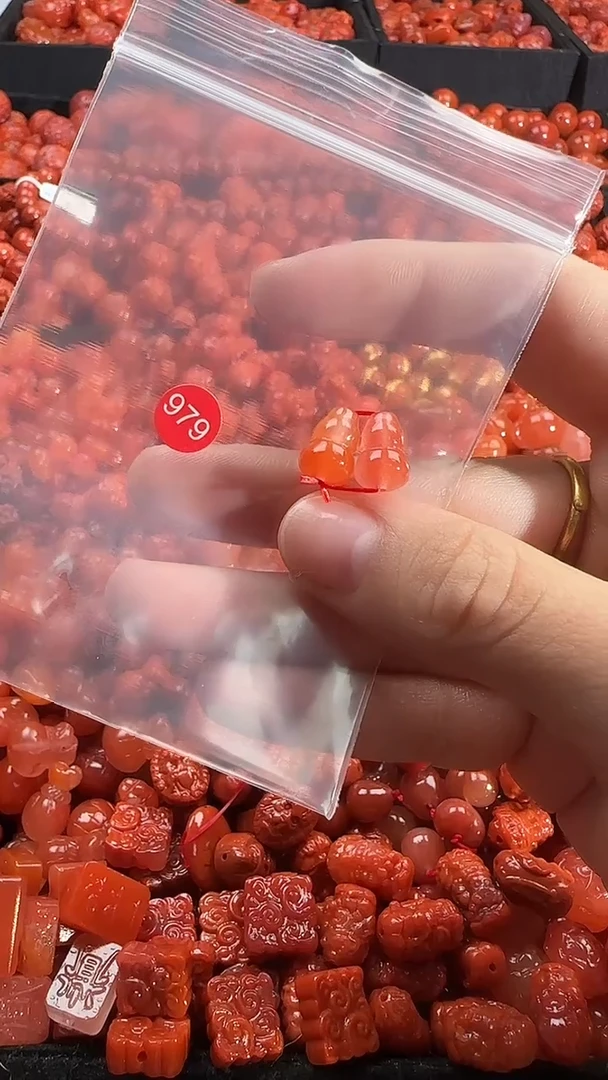 颈饰未镶嵌南红玛瑙1