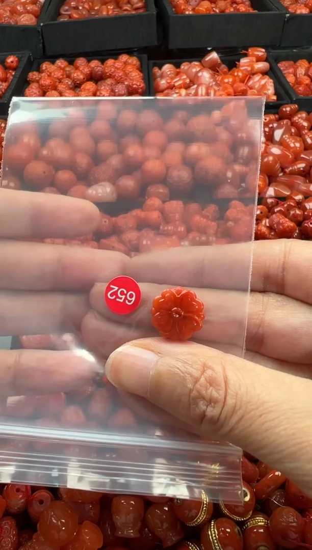 南红玛瑙未镶嵌颈饰1
