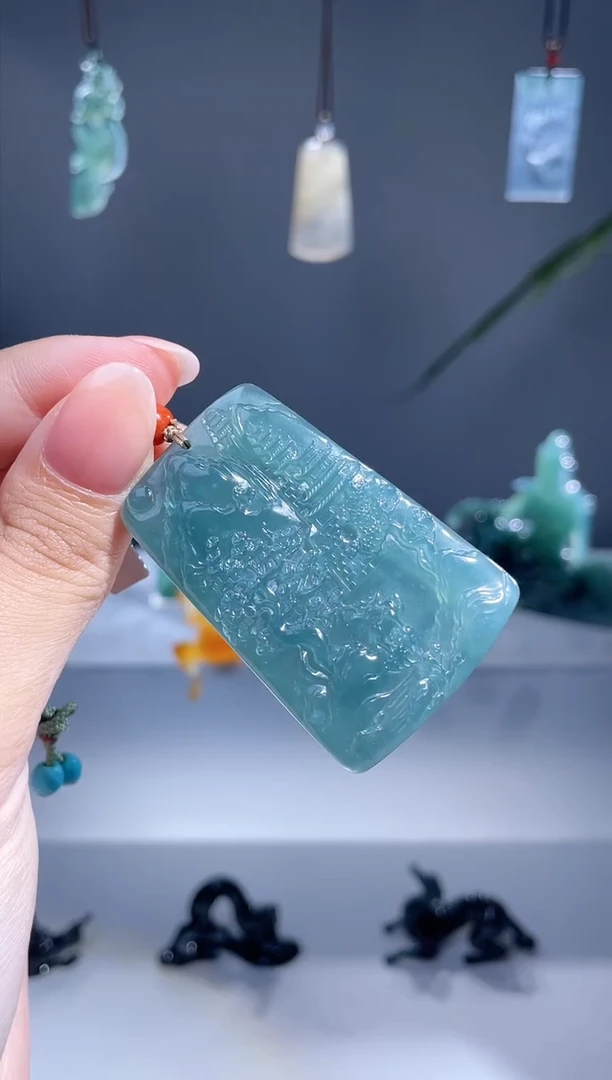 翡翠未镶嵌颈饰山水