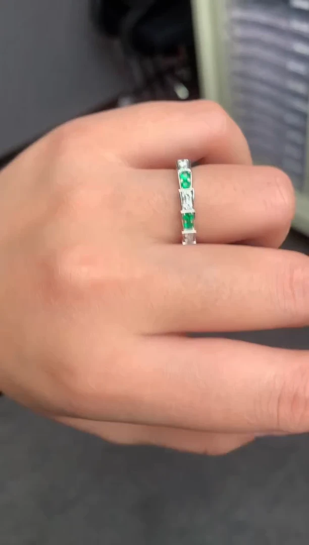 【闪购商品】祖母绿戒指18K金镶嵌30分祖母绿