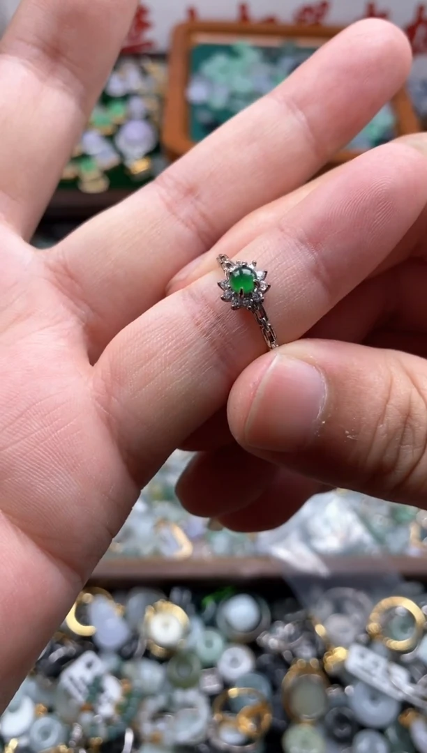 【闪购商品】翡翠颈饰未镶嵌哥哥