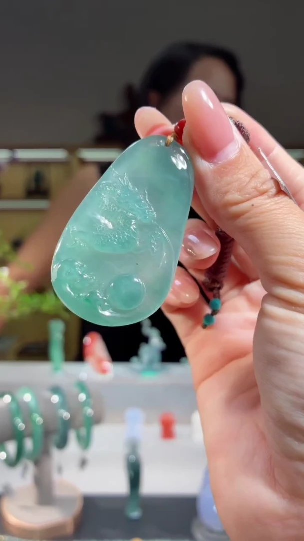 吊坠(不含链)未镶嵌翡翠龙牌