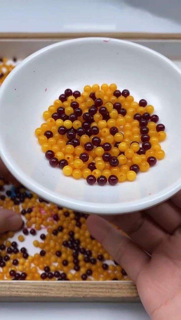 未镶嵌蜜蜡裸石M22 鸡油黄蜜蜡4mm100个15元