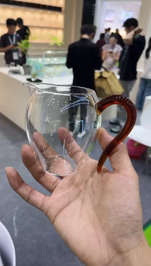 清颜公杯琥珀色晶焱金标