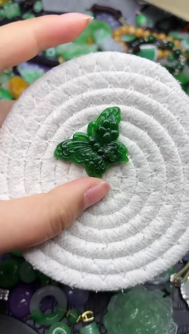 颈饰未镶嵌翡翠缅甸翡翠吊坠