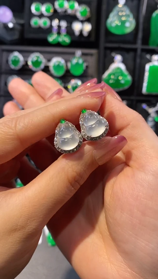 18K金镶嵌翡翠耳饰葫芦耳钉5020811