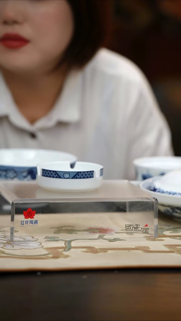 1个微瑕古典园林3英寸烟缸