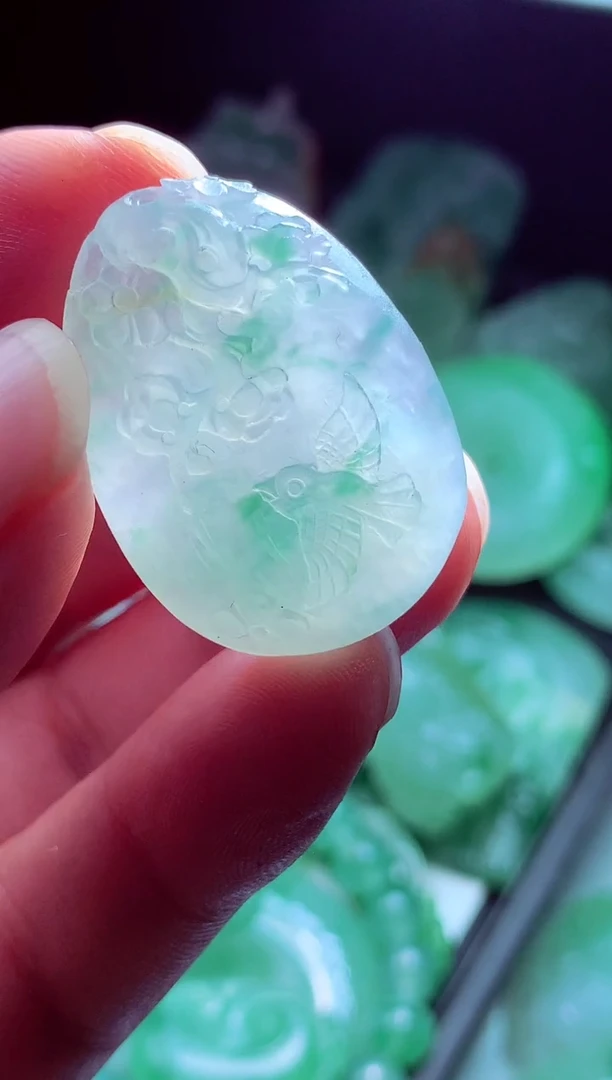 未镶嵌定制翡翠阔****?翡翠毛货定制