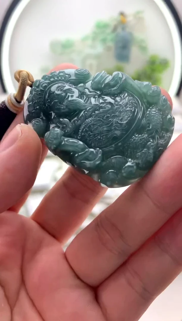 翡翠未镶嵌颈饰财神