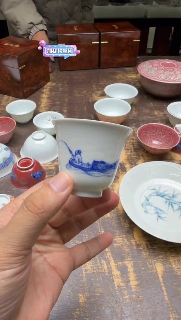 清本源薄胎内印赤壁青花寒江独钓杯