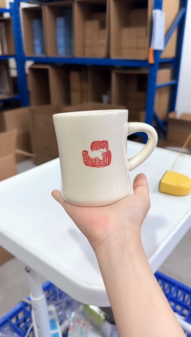 瓷片线条红色小猫杯350ml