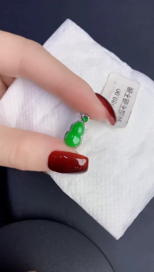 颈饰18K金镶嵌翡翠缅甸天然翡翠A货