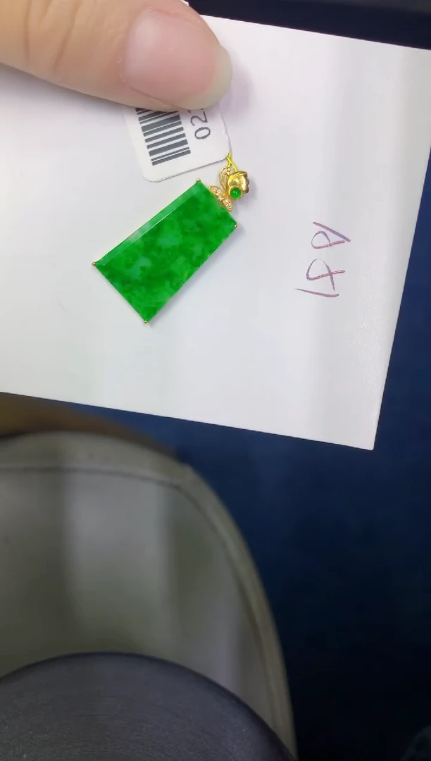 颈饰18K金镶嵌翡翠缅甸天然翡翠A货