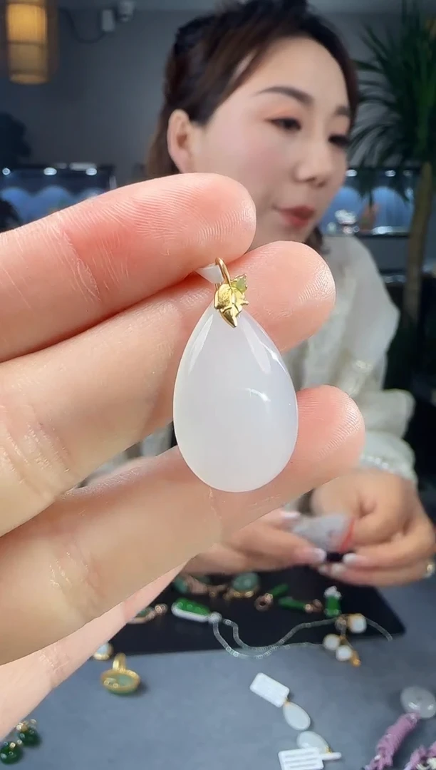 【闪购商品】和田玉吊坠(不含链)18K金镶嵌1
