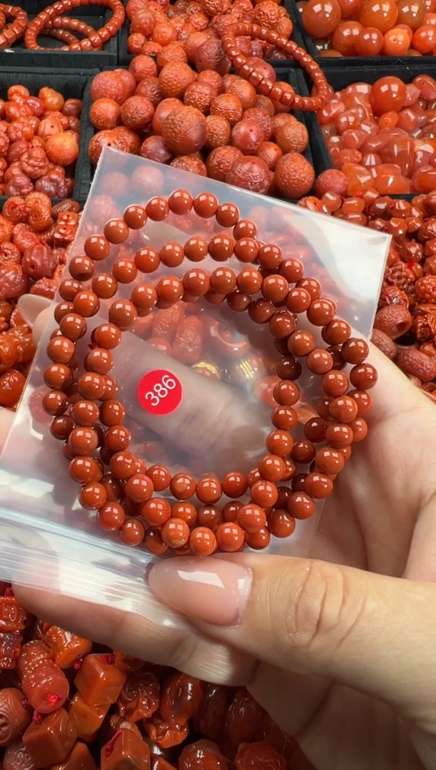 南红玛瑙未镶嵌颈饰村****）1