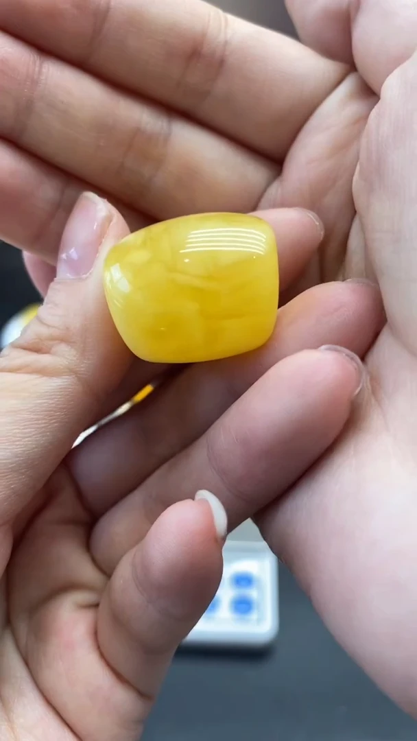 琥珀未镶嵌珠宝奇石2481