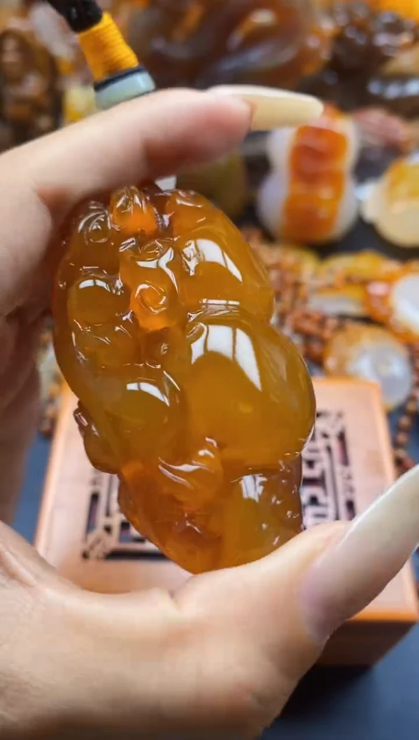 玛瑙/玉髓挂件未镶嵌自**局ll