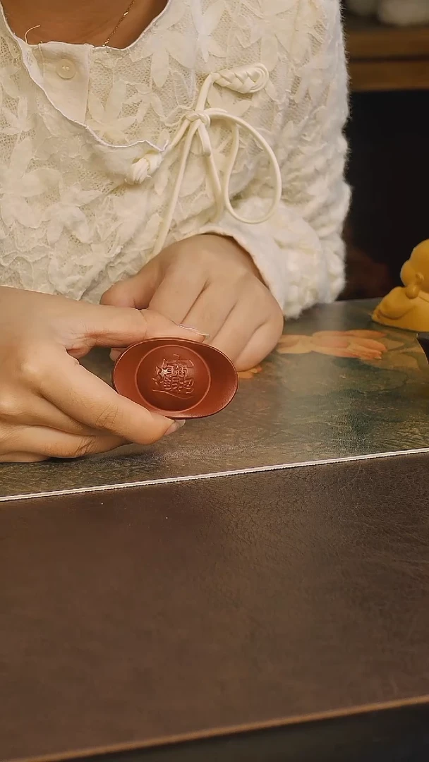 紫砂茶宠朱泥金元宝