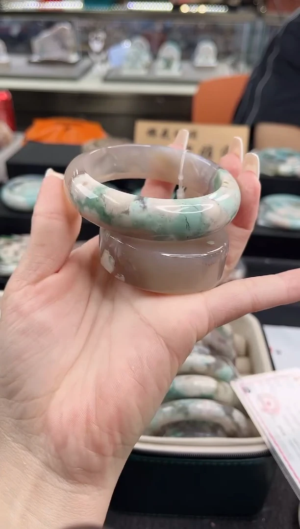 未镶嵌手镯石英质玉尘*丷圈口（赠品镯心）