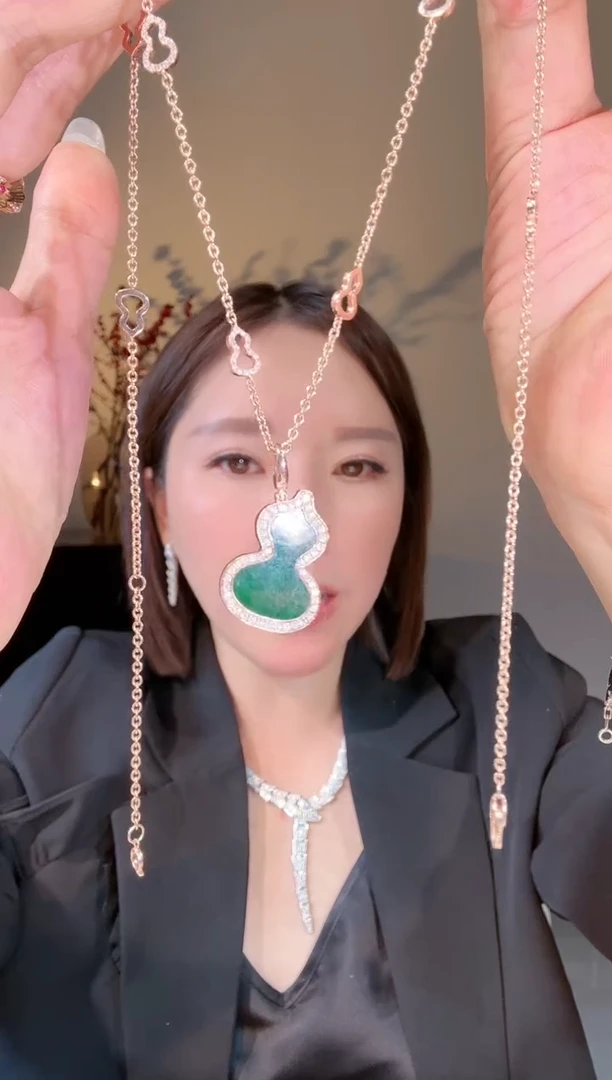 【闪购商品】钻石颈饰18K金镶嵌绿大葫芦