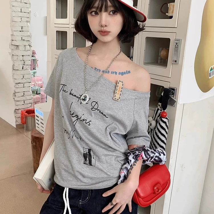 美式复古灰色露肩字母印花短袖T恤女夏季宽松设计感洋气短款上衣